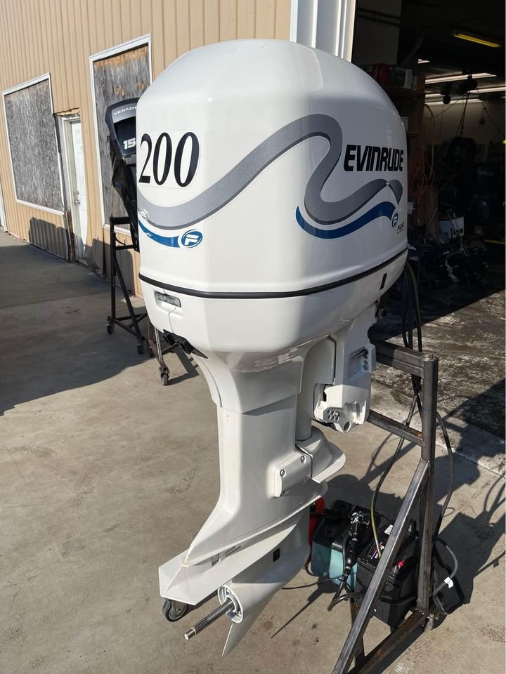Evinrude 200 Engine - Commercial View